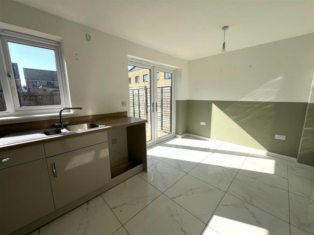 Kitchen 2.JPG