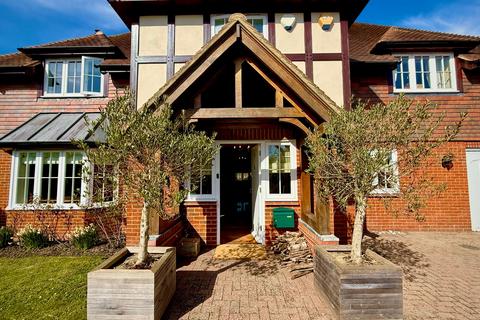 5 bedroom detached house to rent, St. Lawrence Avenue, Bidborough, TN4