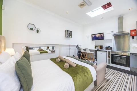 Studio to rent, Studd Street, London N1