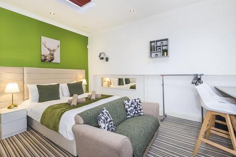 Studio to rent, Studd Street, London N1
