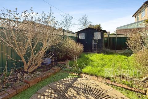2 bedroom semi-detached house to rent, Halifield Drive Belvedere DA17