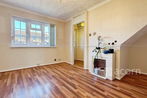 2 bedroom semi-detached house to rent, Halifield Drive Belvedere DA17