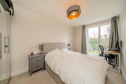 2 bedroom flat to rent, West Hill, London SW15