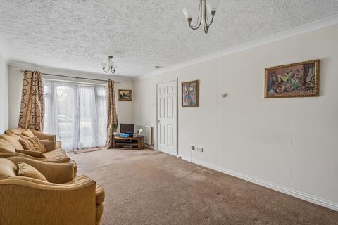 2 bedroom flat for sale, Skillen Lodge, 552 Uxbridge Road, Pinner, HA5 3PR