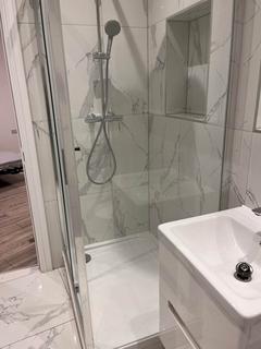 Studio to rent, Alfred Road, London