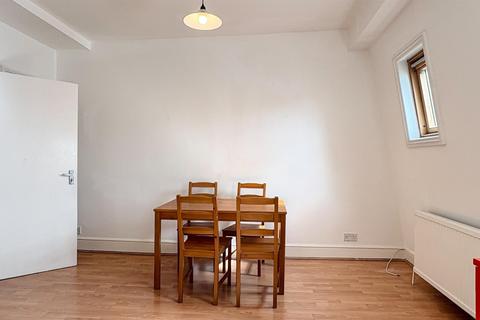 1 bedroom apartment to rent, Ladbroke Crescent