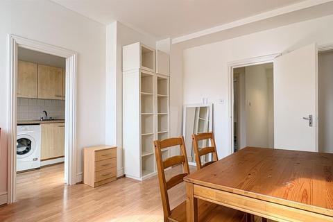 1 bedroom apartment to rent, Ladbroke Crescent