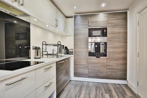 4 bedroom terraced house for sale, Sandringham Drive, Hyde Park, Leeds