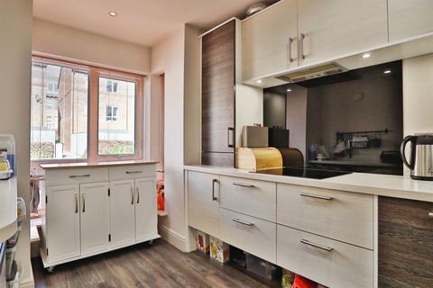 4 bedroom terraced house for sale, Sandringham Drive, Hyde Park, Leeds