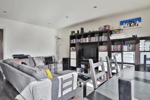 4 bedroom terraced house for sale, Sandringham Drive, Hyde Park, Leeds