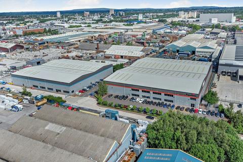 Distribution warehouse to rent, 62 Mosley Road Trafford Park, Manchester, M17 1NB Park Manchester M17 1PB