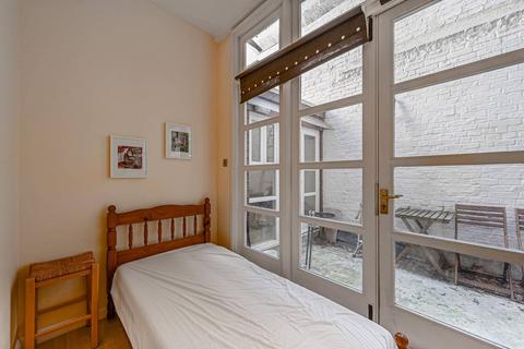 3 bedroom flat to rent, Cornwall Gardens, South Kensington, London, SW7