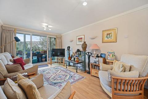 2 bedroom flat for sale, Justin Close, Brentford