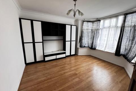 4 bedroom semi-detached house to rent, Girton Avenue, Kingsbury, NW9
