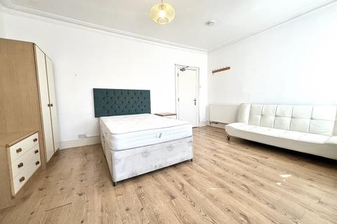 undefined, Grove Green Road, London, E11