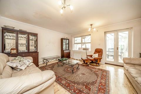 3 bedroom house for sale, Nursery Gardens, Hampton TW12