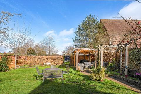 undefined, Kineton