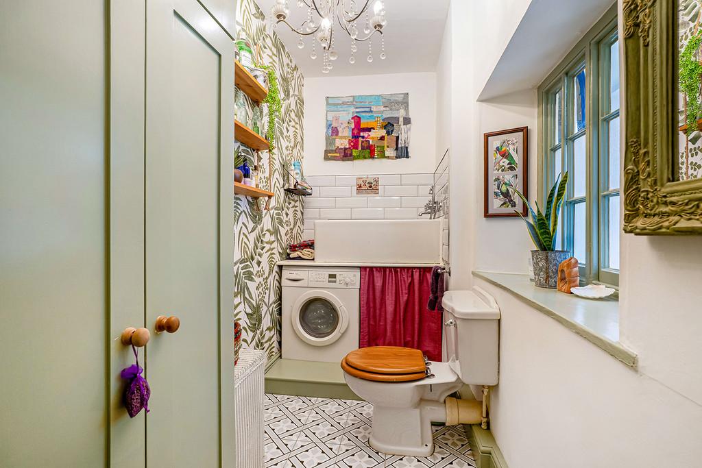 Utility cloakroom