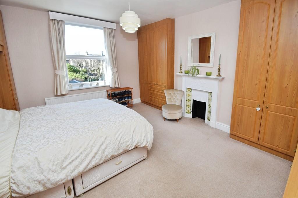 2b2b05a4-Bedroom 201