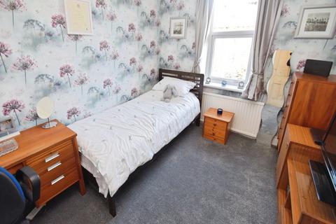 6 bedroom semi-detached house for sale, Farfield Road, Bradford BD18