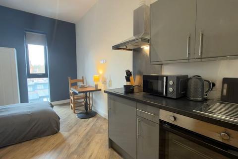 Studio to rent, C32