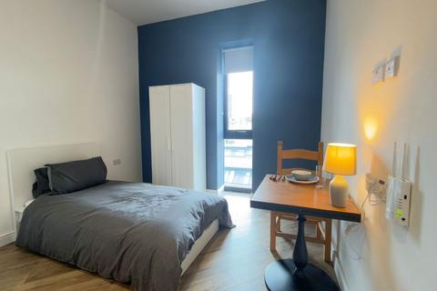 Studio to rent, C32