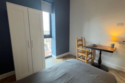 Studio to rent, C32