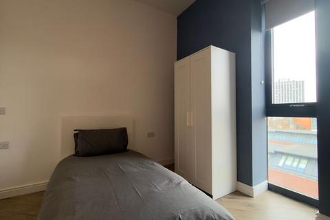 Studio to rent, C32
