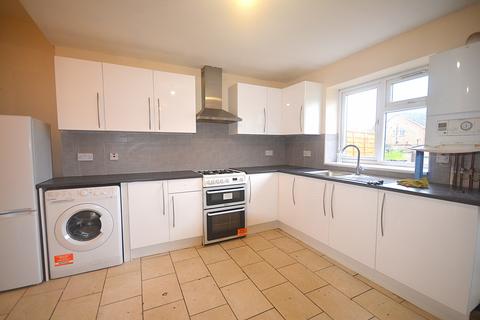 3 bedroom terraced house to rent, Ellesmere Gardens, IG4 5DA