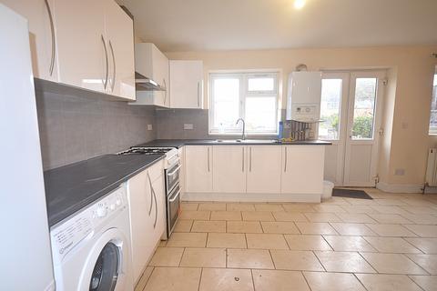 3 bedroom terraced house to rent, Ellesmere Gardens, IG4 5DA