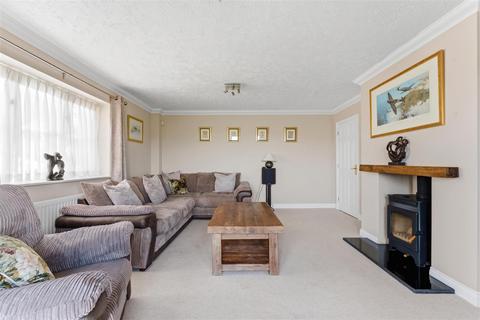 4 bedroom detached house for sale, Deenethorpe, Deenethorpe NN17