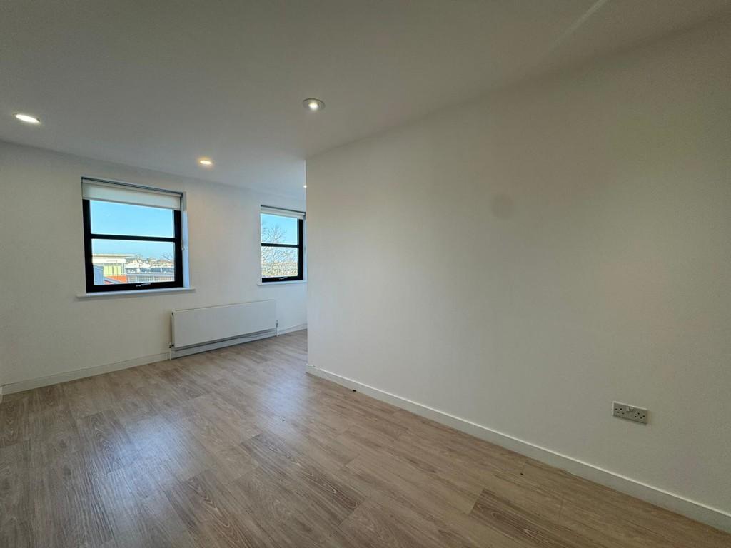 23 Darwin Front room