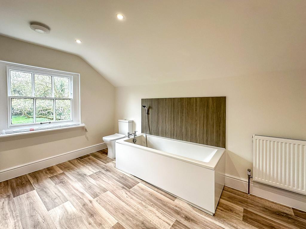 Family Bathroom (1)