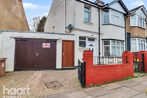 3 bedroom semi-detached house for sale, Colin Road, Luton