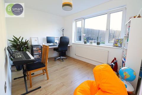 3 bedroom semi-detached house for sale, Knollbeck Avenue, Barnsley S73