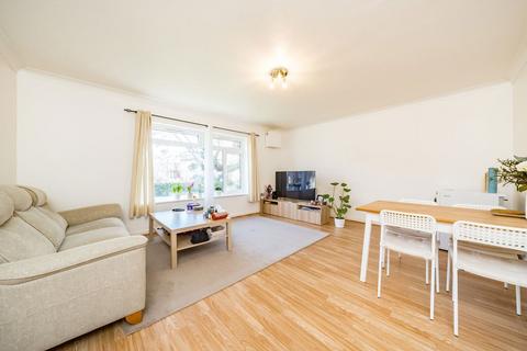 2 bedroom flat to rent, Denmark Avenue, London SW19