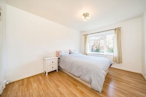 2 bedroom flat to rent, Denmark Avenue, London SW19