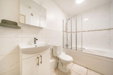 2 bedroom flat to rent, Denmark Avenue, London SW19