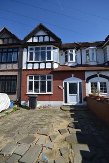 4 bedroom terraced house to rent, Ilfracombe Gardens, Romford