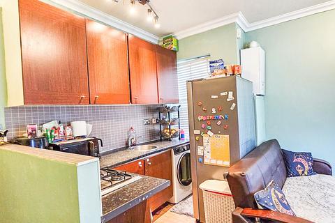 2 bedroom flat for sale, Canning Town, London, E16