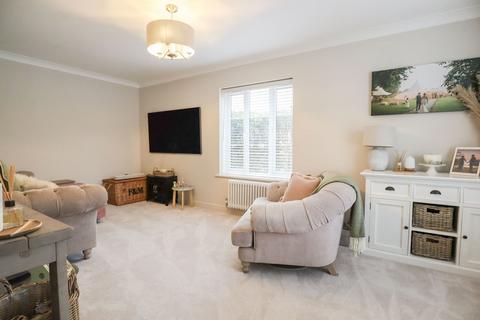 4 bedroom end of terrace house for sale, Buzzard Road, Calne SN11