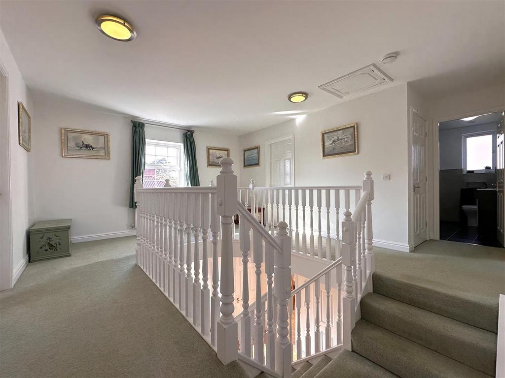 Galleried First Floor Landing 741
