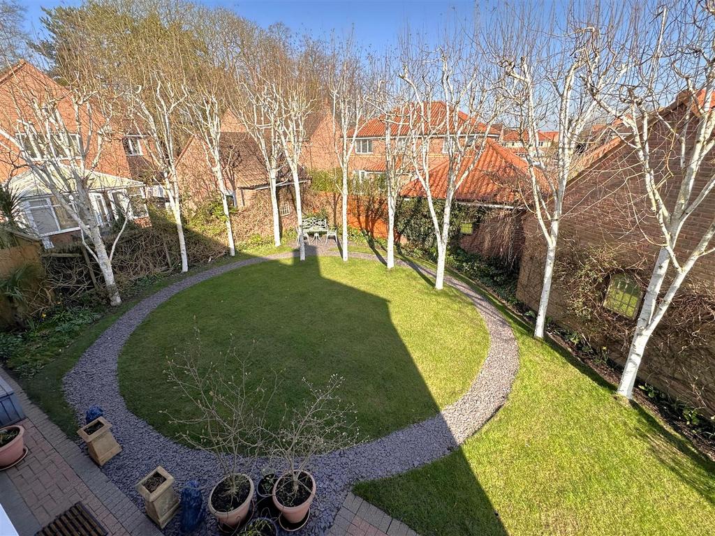 Lovely Private Garden 727