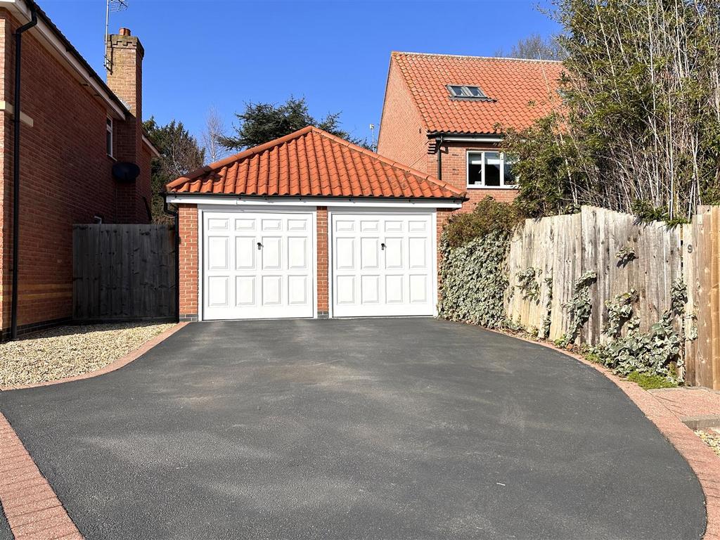 Driveway &amp; Detached Double Garage 561