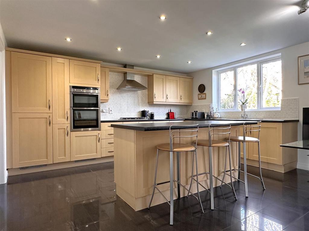 Breakfast Kitchen 541