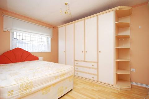 3 bedroom house to rent, Baxter Road, Canning Town, London, E16