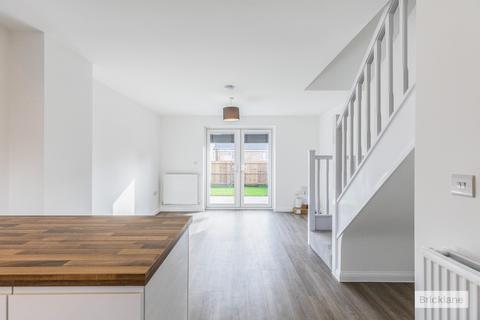 2 bedroom semi-detached house to rent, Poppy Way, Overstone