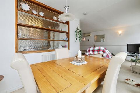 undefined, Birchwood Avenue, Lincoln
