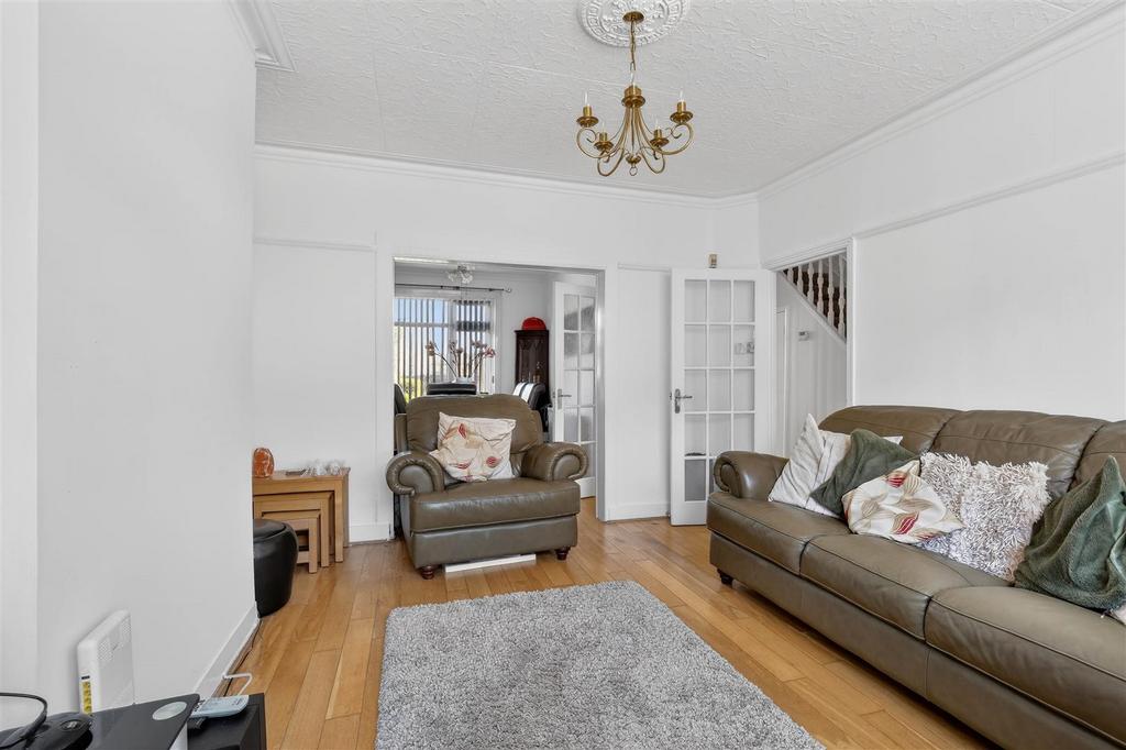 1670375444 - 16 Macclesfield Road, SE25 -7.jpg