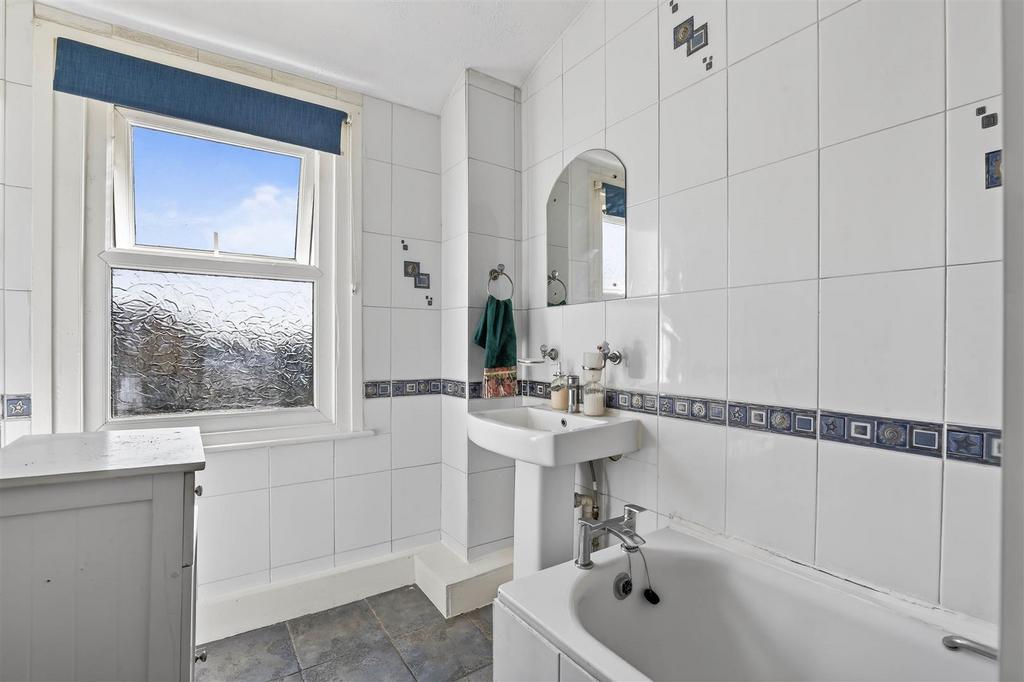1670375444 - 16 Macclesfield Road, SE25 -20.jpg